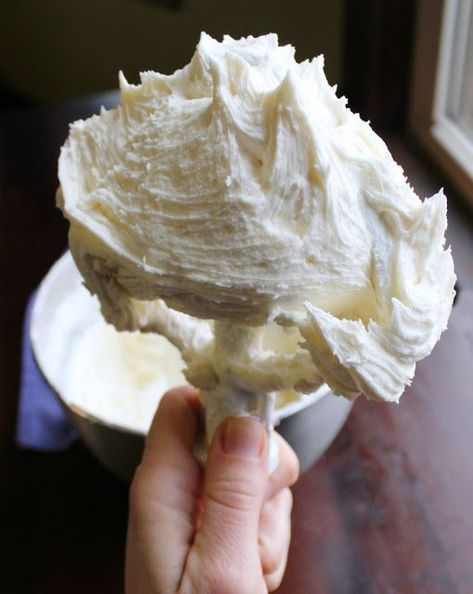 Marshmallow Fluff Cream Cheese Frosting, Marshmallow Fluff Cake Filling, Marshmallow Buttercream Frosting Betty Crocker, Jet Puffed Marshmallow Creme Recipes, Fluff Frosting Recipe, Flour Frosting, Marshmallow Frosting Recipes, Marshmallow Fluff Frosting, Marshmallow Meringue