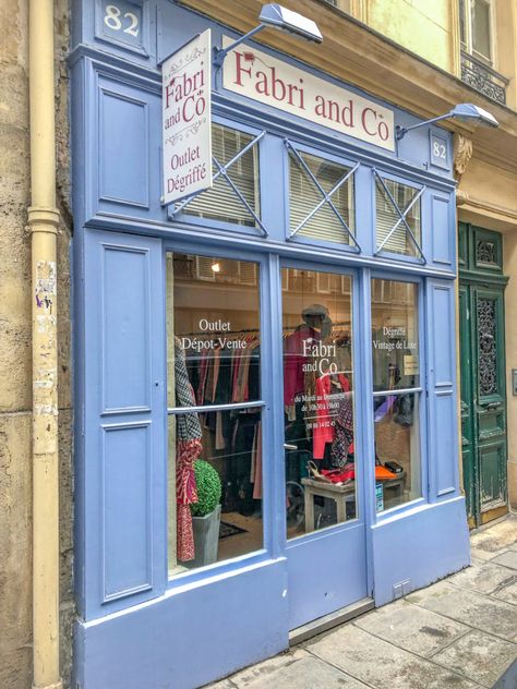 Vintage Shop Aesthetic, Marais Paris, Culture Food, Sales People, Vintage Clothing Stores, Second Hand Shop, Resale Shops, Second Hand Stores, Vintage Clutch