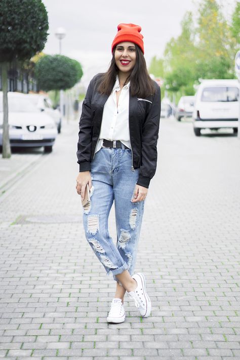 An Unusual Style: Black Bomber Skirt Tights, Jeans Converse, Bear Beanie, Pull And Bear, Green Bottle, Sport Style, Madly In Love, Converse Sneakers, Good Night