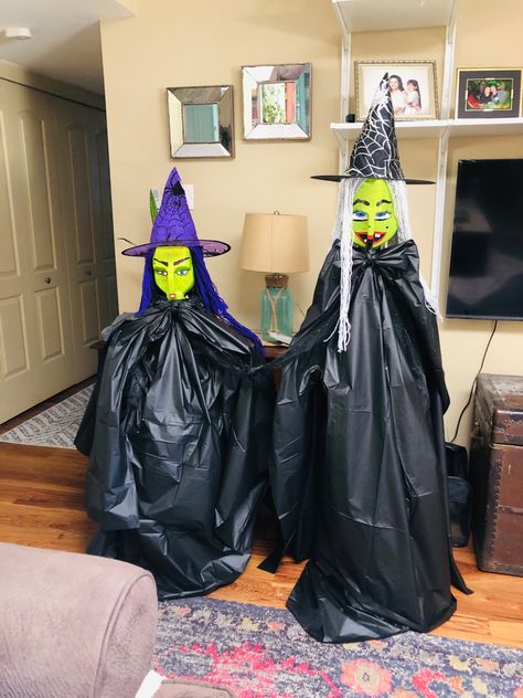 Painted milk jug witches Halloween Bin Bag Decorations, Tomato Cage Witch With Milk Jug Head, Garbage Bag Witches Diy, Trash Bag Witches, Trash Bag Witches Diy, Milk Jug Witch Head, Diy Witch Trash Bags, Front Yard Decorations, Bruja Halloween