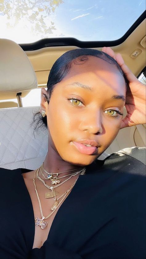 Green Eyes Black Woman, Hazel Eyes Black Women, Edrianna Terraé, Amber Green Eyes, Amber Eyes Aesthetic, Light Hazel Eyes, Black Scene Hair, People With Green Eyes, Pelo Chocolate