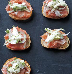 Prosciutto Crostini With Lemony Fennel Slaw Prosciutto Crostini, Easy Make Ahead Appetizers, Fennel Slaw, Make Ahead Appetizers, Slaw Recipes, Main Course Recipes, Snacks Für Party, Hors D'oeuvres, Crescent Rolls