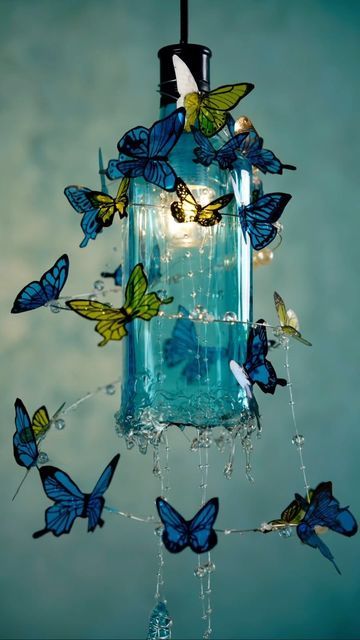 Diy Bottle Lamp, Fantasy Butterfly, Plastic Bottle Crafts Diy, Butterfly Lamp, Candle Fire, Liquor Bottle Crafts, Make A Lamp, Diy Crafts Love, Plastic Bottle Flowers