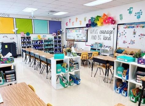 73 Best Classroom Setup Ideas for Back to School - Chaylor & Mads Classroom Desk Arrangement High School, Classroom Cubby Ideas, Desk Arrangement Ideas, Classroom Setup Ideas, Classroom Desk Arrangement, Teacher Desk Areas, Teacher Cart, Desk Arrangement, Cubby Ideas