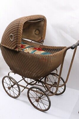 Baby Carriages & Buggies - Antique Wicker Doll Buggy Vintage Baby Carriage, Vintage Stroller, Carriage Stroller, Baby Doll Strollers, Baby Pram, Antique Wicker, Baby Buggy, Dolls Prams, Baby Prams