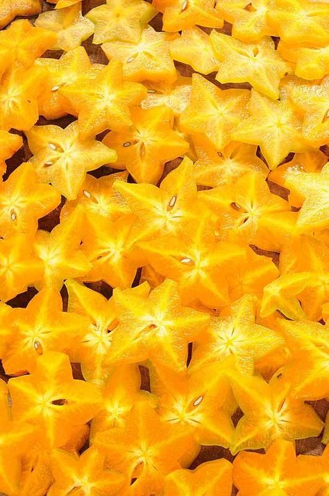 star fruit Star Fruit, Fruit Sauce, Yellow Things, All Things Yellow, Fruit Slices, Yellow Sunshine, Aesthetic Yellow, Happy Yellow, Yellow Foods