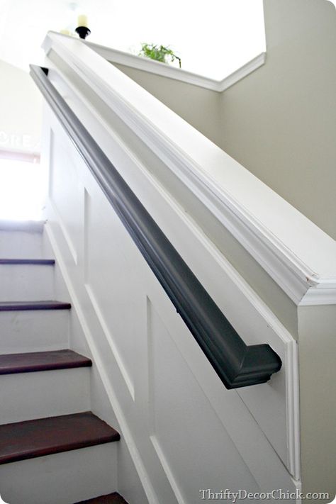 Molding I want to do on the stairs eventually. Banister Remodel, Black Stair Railing, Stairs Railing, Gallery Wall Staircase, Black Stairs, Handrail Design, Staircase Handrail, Wall Railing, Half Walls