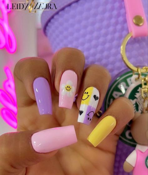 @leidylaurasnailsspa Short Nail Ideas, Trendy Summer Nails, Mickey Nails, Wow Nails, Magic Nails, Hippie Nails, Gel Nail Art Designs, Subtle Nails, Colored Acrylic Nails