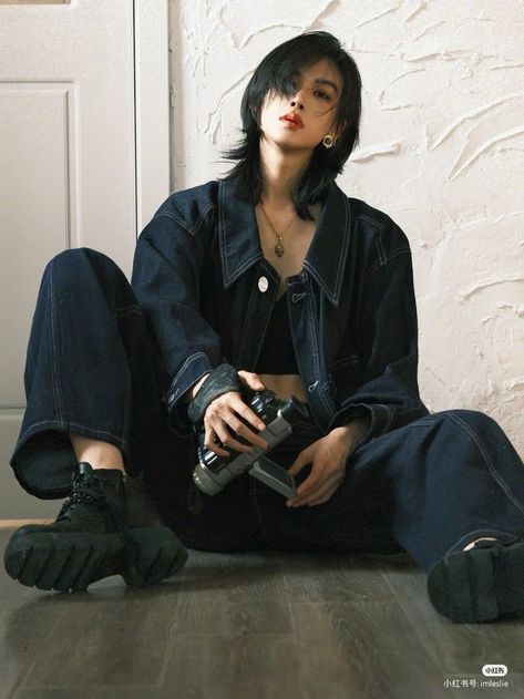 Masculine Women Poses, Masc Women Poses, Masc Photo Poses, Masc Poses For Women, Masc Fits For Women, Tomboy Photoshoot, Masc Women Aesthetic, Masc Women Outfits, Masc Female