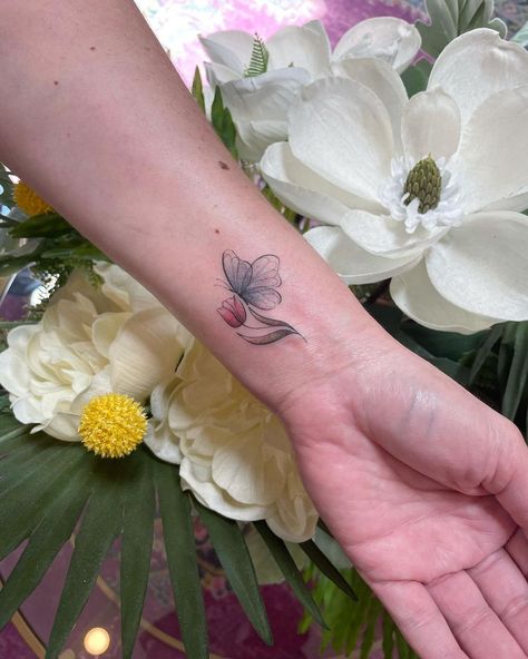 Amy 💖Supersweet Tattoos LA💖 on Instagram: “Little soft butterfly with tulip! Swipe to see black vs color! . . . . . . . . #colortattoo #flowertattoo #floraltattoo #butterflytattoo…” Heart With Tulip Tattoo, Tulip With Butterfly Tattoo, Tulip Butterfly Tattoo, Tulip And Butterfly Tattoo, Kwek Kwek, Birthday Tattoos, Tulip Tattoo, Birthday Tattoo, Text Tattoo