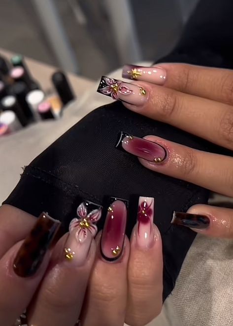 Short Cute Holiday Nails, Long Almond Nails Y2k, December Nail Inspo Short, Black And Nails Gold, 20 Birthday Nails Designs, Nail Ideas Simple But Cute, Chunky Acrylic Nails, Esthetician Nail Ideas, Birthday Nails Inspo Black