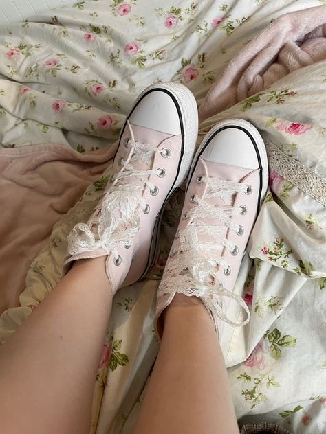 Chuck Taylor All Star Lift, Dr Shoes, Pink Converse, Pink Girly Things, Girly Shoes, Lacing Sneakers, Pretty Shoes, Dream Shoes, Chuck Taylor All Star