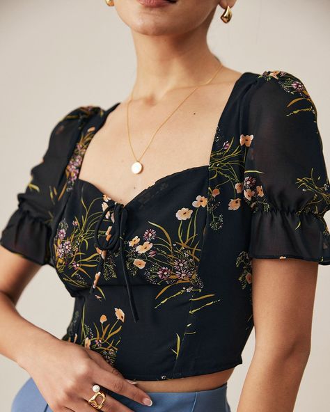 Floral Blouse Outfit, Rachel Green, Cute Blouses, Top Trending, Mode Inspo, Looks Chic, Blouse Outfit, Crop Blouse, Floral Blouse