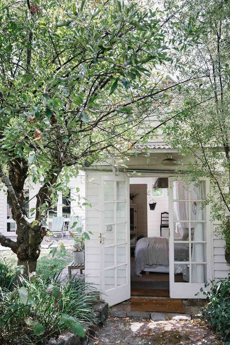 Cottage Summer House, White Clapboard House, Lynda Gardner, English Chateau, Washroom Makeover, Courtyard Renovation, Lynda Gardener, Bohemian Apartment, Cottage Garden Design