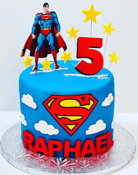 Man of Steel Birthday Cake Ideas Images (Pictures) Superman Birthday Cake Ideas, Super Man Cake Ideas, Superman Decorations Ideas, Superman Cake For Men, Superman Cake Ideas, Superman Birthday Party Cake, Superman Cake Design, Superman Theme Cake, Fifth Birthday Cake