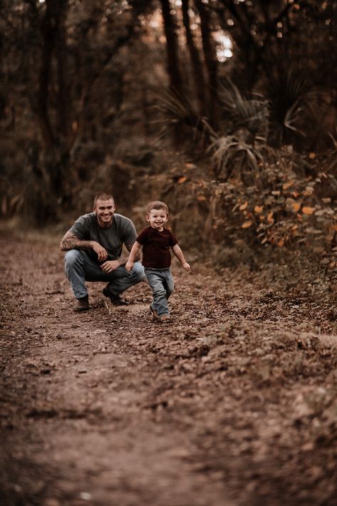 Fall Forest Family Pictures, Father And Son Family Photos, Baby Boy Outdoor Photoshoot, Father And Sons Photoshoot, Father Son Fall Pictures, Father And Son Poses, Dad And Son Pictures, Father And Son Pictures, Dad And Son Photoshoot