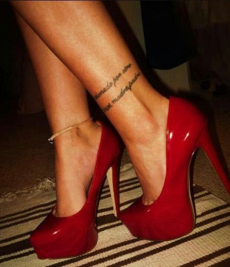 . Leg Quote Tattoo, Quote Tattoos Placement, Tattoo Ankle, Ankle Tat, Ankle Tattoo Designs, Ankle Tattoos For Women, Tattoo Leg, Anklet Tattoos, Tattoo Trend