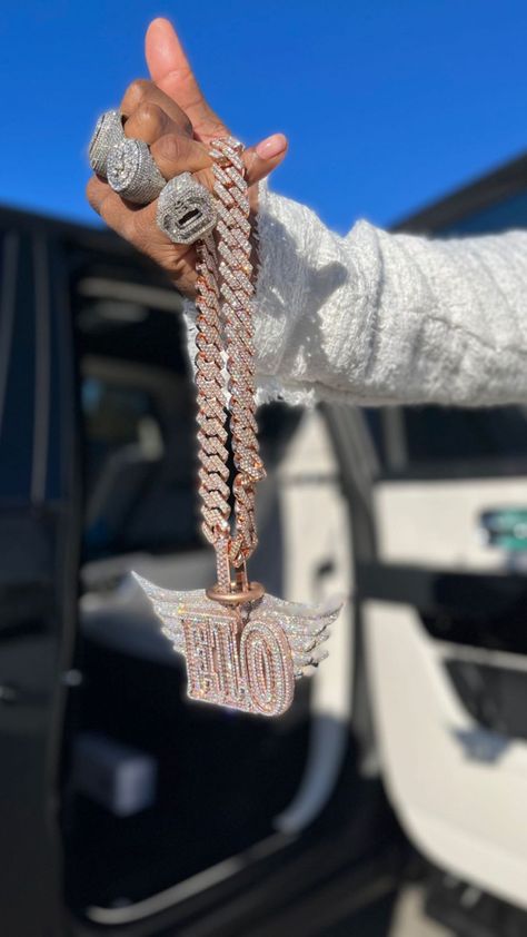 Big Gold Chains, Diamond Chains, Gamer Setup, Rolex Diamond, Rapper Outfits, Fancy Watches, Delicate Necklaces, Expensive Jewelry Luxury, Luxe Jewelry