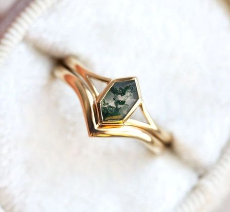 Express your unique style with this stunning moss agate ring. Featuring a naturally vibrant green and white hexagon-cut gemstone in a sleek bezel setting, this statement piece sits on a split shank for added sophistication.  Rock it solo as a modern solitaire or pair it with a delicate nesting band for a contemporary alternative wedding set. Discover the original source of geometric moss agate jewelry, handmade with artistry and unmatched quality. Split Shank Diamond Ring, Geometric Diamond Ring, Ring Magic, Hexagon Diamond Ring, Pepper Diamond Engagement Ring, Hexagonal Ring, Salt Pepper Diamond, Vintage Inspired Engagement Rings, Hexagon Diamond