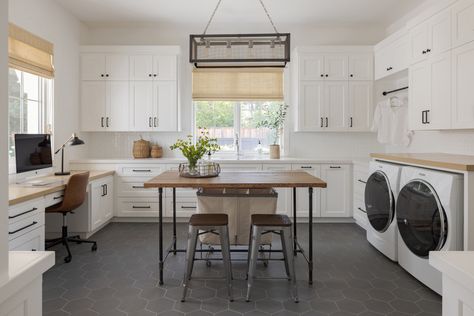 Mariemont Farmhouse - Farmhouse - Laundry Room - San Francisco - by Stephanie Russo Photography | Houzz Office And Laundry Room Combo, Laundry Room Office Combo, Office And Laundry Room, Laundry Room Combo, Laundry Room Office, Living Room Decor Country, Farmhouse Bathroom Design, Clean Your Washing Machine, Farmhouse Laundry