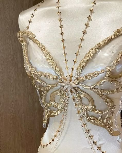 Corset Butterfly, Beaded Top Outfit, Outfit With Corset, Beaded Bra, Diy Corset, Bead Bra, Fantasy Party, White Goth, Prom Inspiration