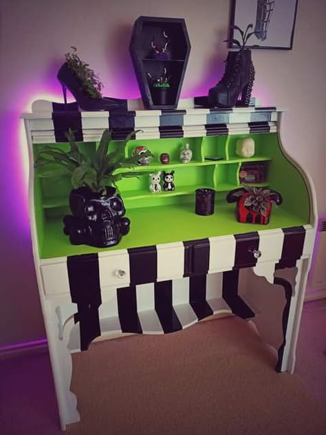 Beetlejuice Bedroom Decor, Diy Weird Home Decor, Beetlejuice Bedroom Ideas, Beetlejuice Room Ideas, Goth Cricut Projects, Tim Burton Bedroom, Horror Furniture, Beetlejuice Bedroom, Beetlejuice Room