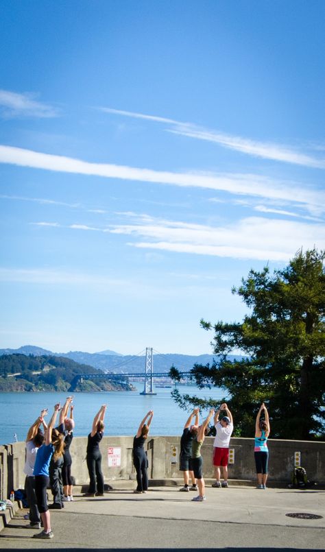 Get out there with these fun ways to workout outside via Huffington Post. Find an Exercise Friend to get motivated here: http://blog.exercisefriends.com/ Fun Ways To Exercise, Working Out Outside, Ways To Burn Calories, Ways To Exercise, Workouts Outside, Small Group Training, Yoga Nature, Monday Workout, San Francisco Photos