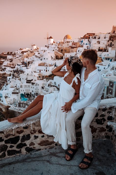 Santorini Couple, Grecia Santorini, Greece Honeymoon, Greece Pictures, Greece Outfit, Greece Photography, Honeymoon Photos, Oia Santorini, Summer Couples