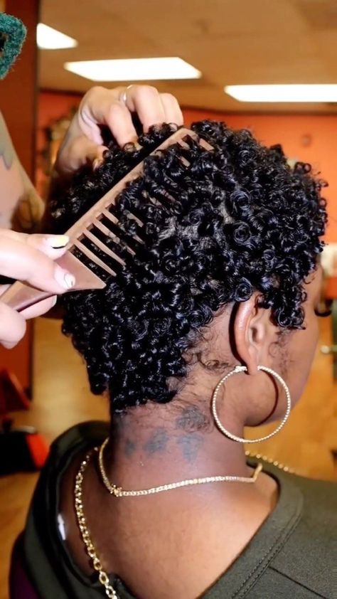 Big Chop Natural Hair, Coiling Natural Hair, Cabello Afro Natural, Short Natural Curly Hair, Tapered Natural Hair, Natural Hair Cuts, Natural Hair Stylists, Natural Hair Short Cuts, Short Hair Black