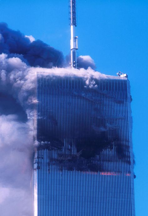 Unforgettable 9/11 images - Photo undefined - Pictures - CBS News Twin Towers Collapse, World Trade Center Collapse, World Trade Center Attack, World Trade Center Nyc, Cool Optical Illusions, World Street, One World Trade Center, Trade Centre, History Pictures