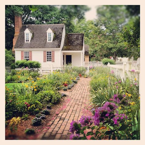 Colonial Williamsburg Va, Colonial Williamsburg Virginia, Colonial Garden, Virginia History, Colonial Times, Williamsburg Virginia, Virginia Is For Lovers, Colonial America, Williamsburg Va