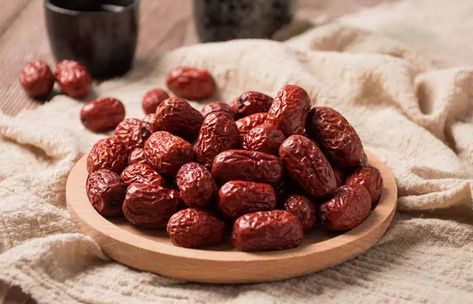 Jujube Recipes, Psoas Muscle Pain, Jujube Tea, Herbal Benefits, Jujube Fruit, Chinese Soup Recipes, Healthy Tea, Apple Types, Fertility Health