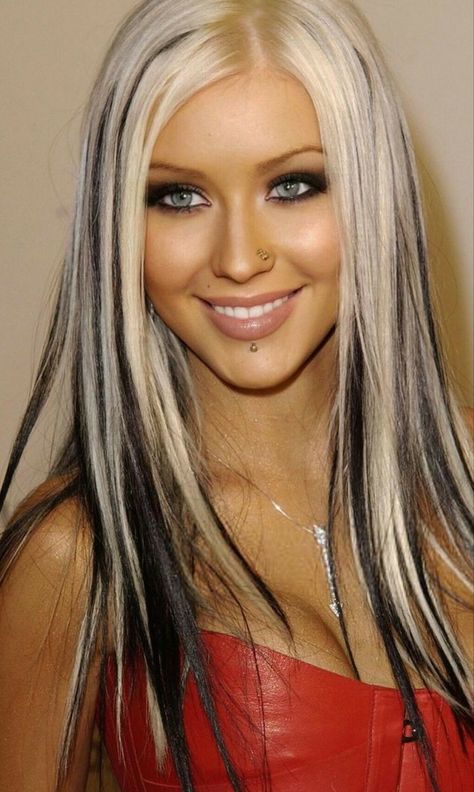 Blonde Hair 2000s, 2000s Nails Trends, Christina Aguilera Hair, 2000s Makeup Looks, 2000s Nails, 2000s Hair, 2000s Hairstyles, Skunk Hair, Y2k Hair