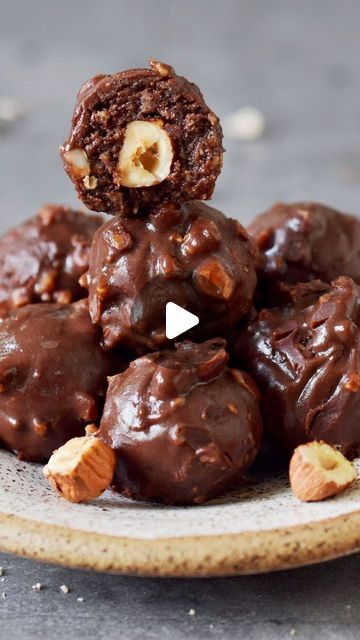 Michaela Vais | Vegan Food ♡ on Instagram: "Homemade Ferrero Rocher truffles. 😍 These are so easy to make and super yummy. 😃  🌱 Comment 'TRUFFLES' to receive a DM with the RECIPE. 🌱 Or tap the 🔗 at my profile 👉 @elavegan  I hope you are having a great day! 💛  https://elavegan.com/homemade-ferrero-rocher/  🇩🇪 Selbstgemachte Ferrero Rocher Pralinen. 😍 Die Zubereitung ist super einfach und die Pralinen sind total lecker. 😃  🌱 Kommentiere 'PRALINEN', um eine DM mit dem REZEPT zu erhalten. 🌱 Oder tippe auf das 🔗 in meinem Profil.  Einen wunderschönen Abend noch! 💛  #hazelnuttruffles #chocolatetruffles #vegantruffles #veganepralinen #pralinen #veganchocolate #elavegan" Great Day, Food Mood, Hope You, Ferrero Rocher, Super Yummy, You Are, Vegan Food, My Profile, Truffles