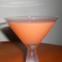 Tokyo Rose Allrecipes.com - Sake and peach schnapps - YUM! Rose Recipe, Nectarine Recipes, Sake Cocktail, Tokyo Rose, Fuzzy Navel, Simple Cocktail, Rose Cocktail, Rose Recipes, Peach Schnapps