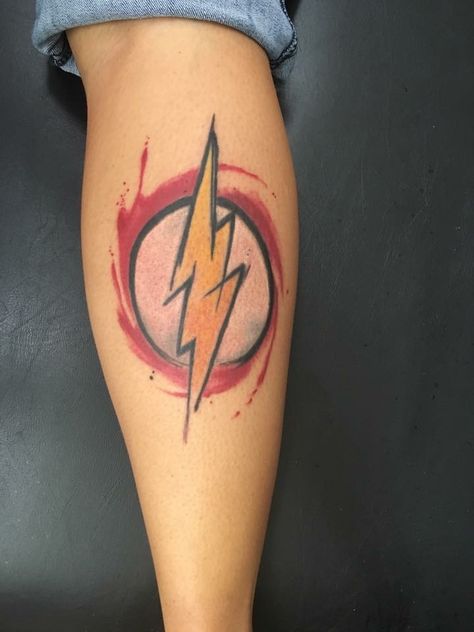 The flash tattoo on back of leg The Flash Tv Show, Flash Symbol, The Flash Tattoo, Dc Tattoo, Tato Flash, Storm Tattoo, Hero Tattoo, Lightning Tattoo, Bolt Tattoo