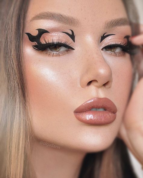 Indie Makeup, Graphic Makeup, Graphic Eyeliner, Smink Inspiration, Makijaż Smokey Eye, Edgy Makeup, Makeup Eye Looks, Creative Eye Makeup, Creative Makeup Looks