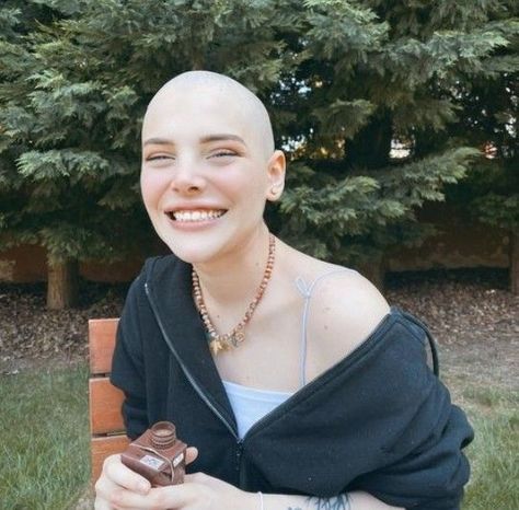 Last Day Of Chemo, Head Aesthetic, Buzzed Pixie, Shaving Head, Shaved Hair Women, Girls With Shaved Heads, Bald Head Women, Shaved Head Women, Pixie Bob Haircut