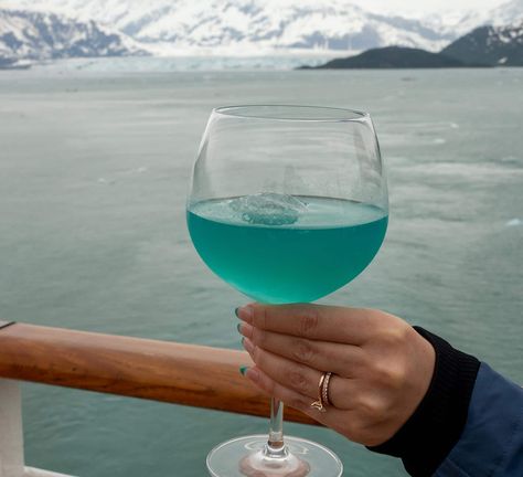 Cocktail Recipes Inspired by Alaska | Holland America Line Alaska Themed Party Ideas, Alaska Cocktail, Alaska Party, Johnnie Walker Black, Alaska Glaciers, Alaska Vacation, Holland America Line, Dinner Party Themes, Mint Sprig