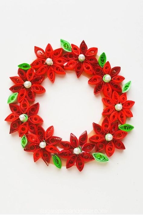 Christmas Reath, Diy Quilling Christmas, Homemade Christmas Card, Paper Poinsettia, Diy Quilling Crafts, Quilling Flower Designs, Christmas Quilling, Paper Quilling Tutorial, Paper Quilling Cards