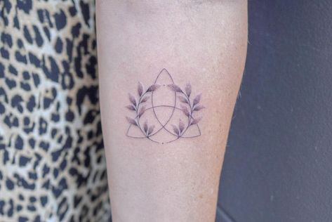 10 Best Celtic Sister Knot Tattoo Ideas That Will Blow Your Mind! | Outsons | Men's Fashion Tips And Style Guides Sister Knot Tattoo, Small Irish Tattoos, Small Celtic Tattoos, Irish Sister Tattoos, Celtic Sister Tattoo, Triquetra Tattoo, Celtic Sister Knot, Grandpa Memorial, Celtic Tattoo For Women