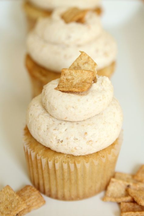 Cinnamon Toast Crunch Cupcakes, Cinnamon Toast Crunch Bars, Cinnamon Buttercream, Crunch Cake, Torte Cupcake, Cinnamon Toast Crunch, Recipe Sweet, Cinnamon Toast, Buttercream Recipe