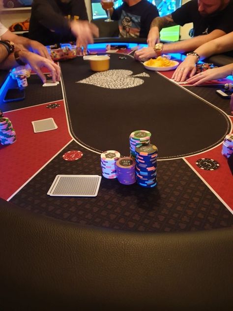 Poker Aesthetic, Poker Room, Poker Game, Guys Night, Poker Chip, Poker Night, Gambling Games, Casino Poker, Poker Games