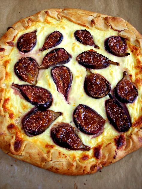 Rustic Fig and Ricotta Tart - Proud Italian Cook Fig And Ricotta, Figs Recipes, Bakewell Tarts, Fig Pizza, Ricotta Tart, Summer Appetizers, Florida Recipes, Fig Tart, Ricotta Cake