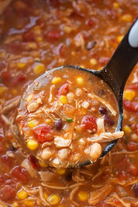 If you love soup, you've gotta try this thick and delicious chicken tortilla soup. It's loaded with veggies and protein, plus it's naturally gluten free and dairy free! Easy Chicken Tortilla Soup, Chicken Tortilla Soup Easy, Dairy Free Soup, Diner Recept, Gluten Free Dairy Free Recipes, Chicken Tortilla Soup, Chicken Tortilla, Think Food, Tortilla Soup