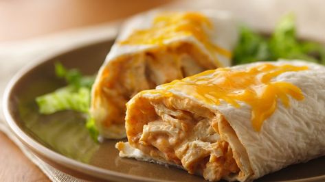 Looking for a Mexican dinner? Then check out these creamy turkey burritos made with Old El Paso® flour tortillas - ready in just 20 minutes! Turkey Burrito Recipe, Easy Chicken Burritos, Turkey Burritos, Burrito Recipes, Microwave Recipe, Rotisserie Chicken Breast, Wheat Tortillas, Leftover Turkey Recipes, Burritos Recipe