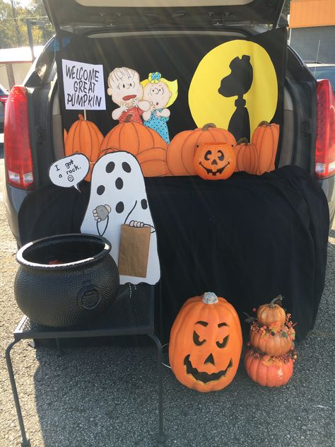 It’s the Great Pumpkin, Charlie Brown! - one and a half lab boards glued together and covered the boards with black cloth. I just drew and the characters on poster board and colored with markers and oil pastels. Snoopy, moon, and pumpkins cut from colored poster board. Cut out all and glued to cloth covered board. Charlie Brown made from left over lab board. Great Pumpkin Trunk Or Treat Ideas For Cars, Trunk Or Treat Ideas For Cars Pumpkin, Cute Truck Or Treat Ideas, Peanuts Trunk Or Treat Ideas For Cars, Trunk Or Treat Pumpkin Theme, Peanuts Trunk Or Treat Ideas, Trunk Or Treat Charlie Brown Ideas, Its The Great Pumpkin Trunk Or Treat, Snoopy Trunk Or Treat