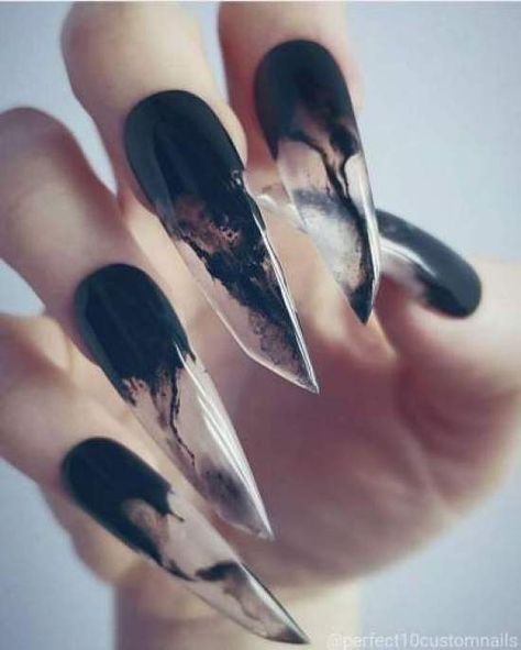 10 Halloween Nail Art Looks We’re Loving Ongles Goth, Halloween Nails Diy, Nail Art Halloween, Witch Nails, Nagellack Trends, Stiletto Nail Art, Gothic Nails, Claw Nails, Goth Nails