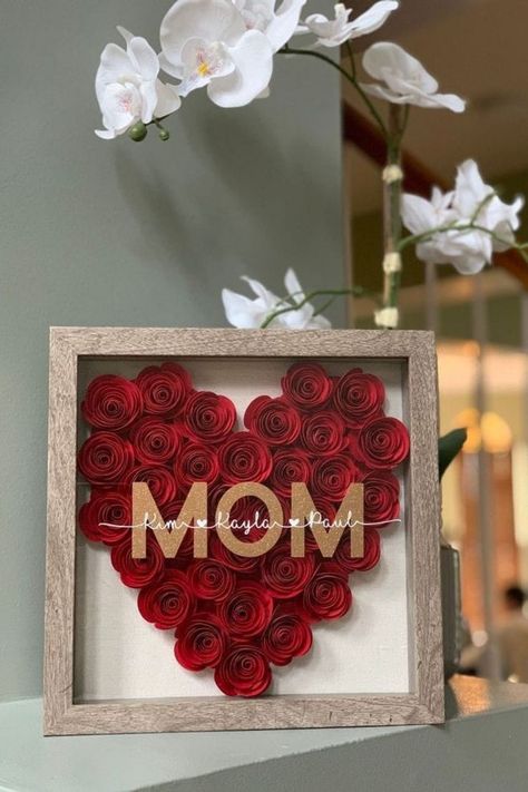 Just look at this amazing DIY Personalized Mothers Day Gift Ideas . It look so pretty just gift this personalized rose frame to your mother on this mothers day . #mothersday #happymothersday #mothersdaygiftideas #mothersdayideas #mothersdayquotes Wood Gifts Diy, Shadow Box Gifts, Rolled Paper Flowers, Diy Gifts For Mom, Flower Shadow Box, Flower Box Gift, Diy Gifts For Kids, Diy Mothers Day Gifts, Mother's Day Diy