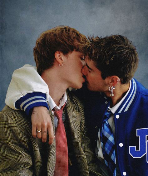 lgbtqia+ luv ! :D Homecoming King, High School Love, School Love, Scruffy Men, Yearbook Photos, Men Kissing, Human Poses Reference, Couple Relationship, Human Poses